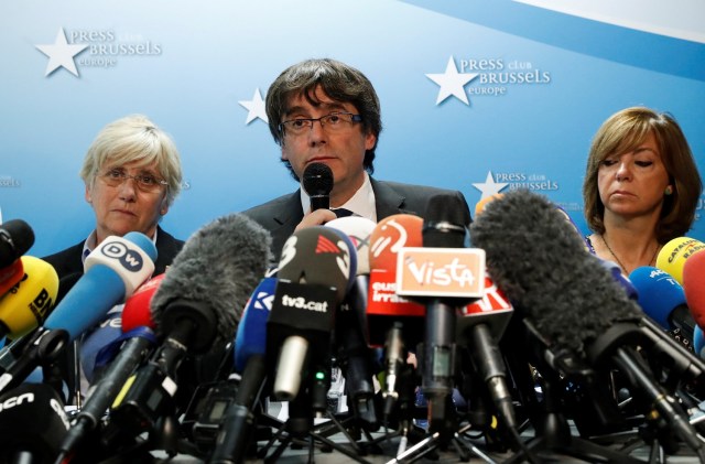 Sacked Catalan leader Carles Puigdemont attends a news conference at the Press Club Brussels Europe in Brussels, Belgium, October 31, 2017. REUTERS/Yves Herman