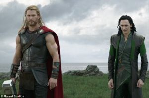Quedarás “aTHORrmentada” con los abdominales de Thor en la nueva película (FOTOS)