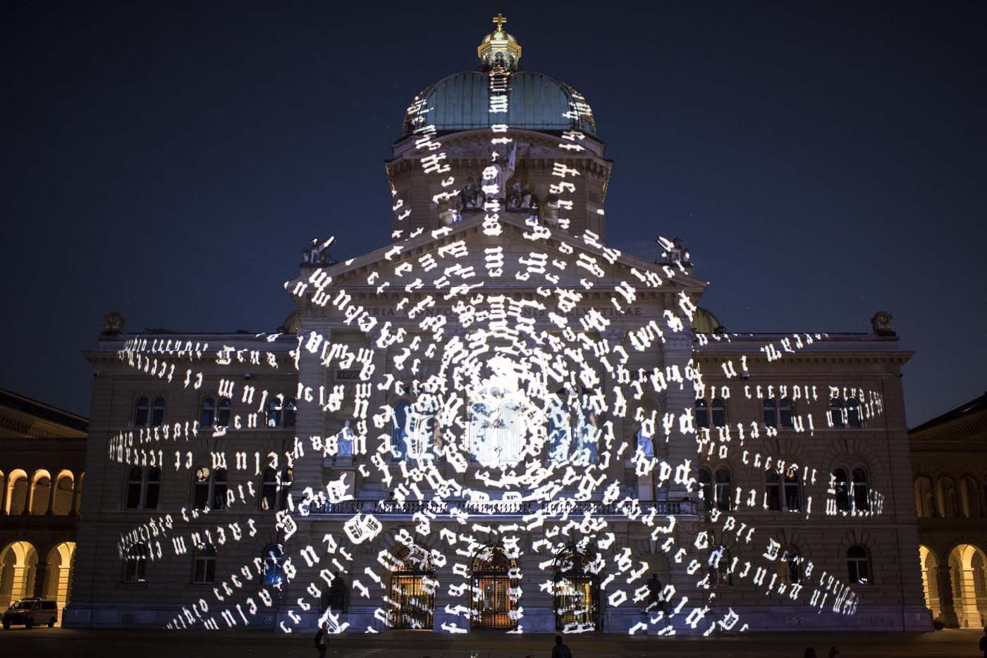 No te pierdas el espectáculo de luces en el Palacio Federal de Suiza (FOTOS)