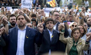 Puigdemont ante decisión de Rajoy: Actuación del Gobierno se sitúa fuera del Estado de Derecho