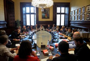 Justicia española suspende pleno del Parlamento catalán ante posible secesión