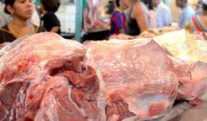 Comerciantes aseguran que regular precio de la carne produciría quiebra y escasez