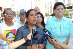 Desiree Barboza: Condenamos el ataque de la GNB al gobernador del Zulia Juan Pablo Guanipa