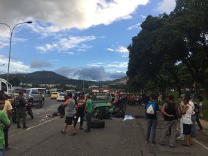 Cinco muertos y tres heridos dejó  accidente de tránsito en la Valle-Coche
