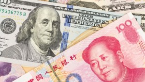 Dólar cae mientras se intensifica guerra comercial entre EEUU y China