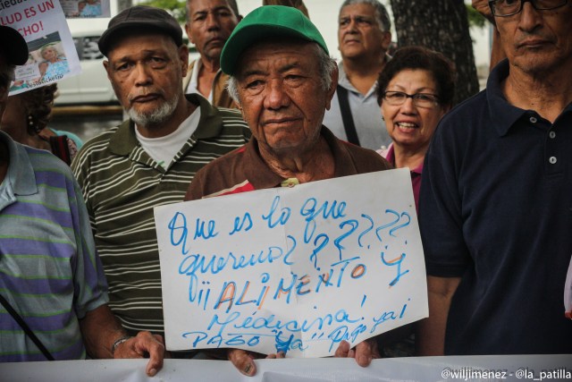 Pensionados y jubilados protestan frente a Fiscalía / Foto: Will Jiménez - La Patilla