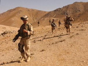 Muere un estadounidense de la OTAN al estrellarse helicóptero en Afganistán