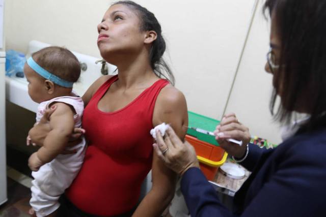 Fallan tres vacunas del esquema nacional de inmunizaciones / Foto: El Universal 