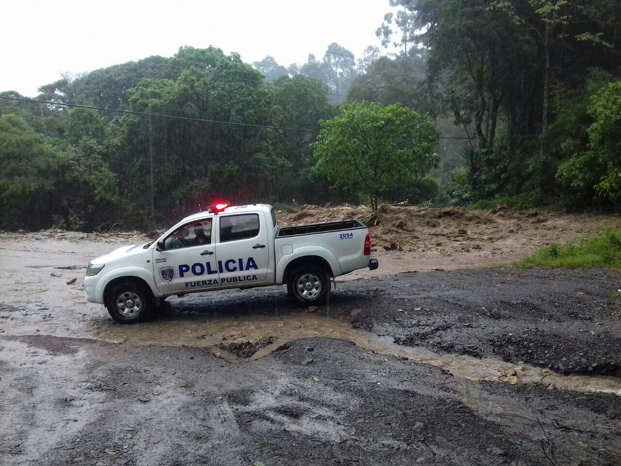 Ascienden a seis los muertos causados por la tormenta Nate en Costa Rica (Fotos)
