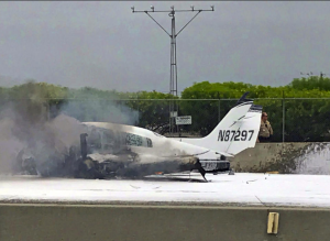 Dos heridos al estrellarse una avioneta en un aeropuerto de San Juan