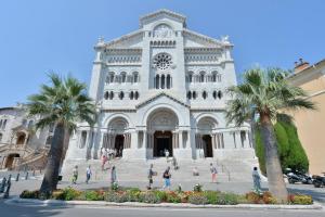 Condenado el sacristán de la catedral de Mónaco por robar el dinero de la limosna