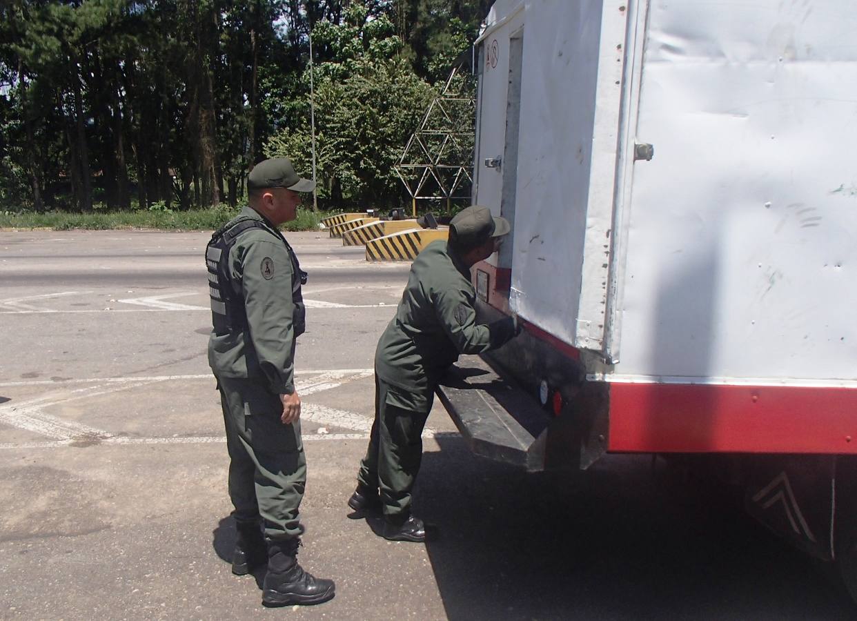 Retienen droga, gasolina y limones de contrabando en frontera con Colombia