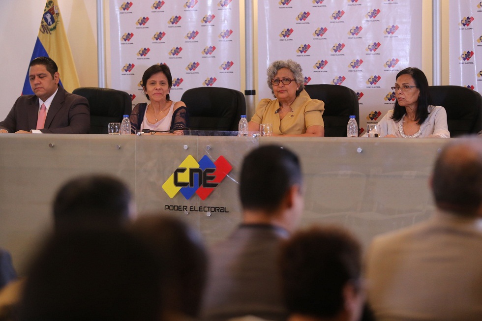 Tibisay Lucena: Funcionamiento de mesas electorales es de 99,92% en todo el país