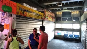 Ventas forzadas en el mercado de Chacao obliga a bajar las santamarias (fotos)