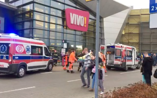 Emergency services transport a victim to an ambulance following an attack at a mall in Stalowa Wola, Poland October 20, 2017 in still this picture taken from social media video. MATEUSZ NYKIEL/via REUTERS THIS IMAGE HAS BEEN SUPPLIED BY A THIRD PARTY. MANDATORY CREDIT. NO RESALES. NO ARCHIVES. PICTURE ROTATED 90 DEGREES COUNTERCLOCKWISE