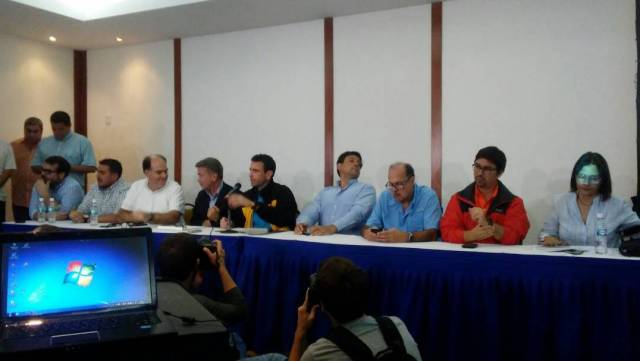 Miembros de la Unidad denunciaron las irregularidades que viciaron las regionales (Foto: @unidadvenezuela)