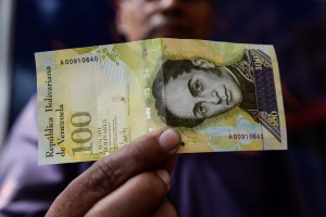 La hiperinflación de Venezuela explicada con un billete de 100.000 bolívares
