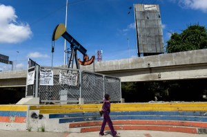 En medio de la estampida, algunos acreedores de Venezuela luchan por tomar ventaja