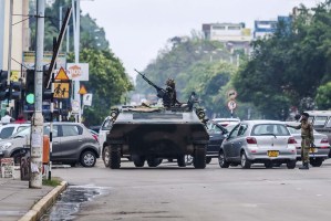 El ejército toma el control en Zimbabue y pone bajo arresto a Mugabe