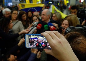 Ledezma desde España pide a la oposición hacer autocrítica y rectificar