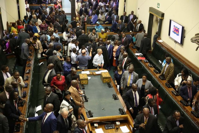 Zimbabwean Members of Parliament assemble for a parliamentary session where a motion is moved to impeach Zimbabwe President on November 21, 2017 at the Zimbabwean Parliament in Harare. Parliament prepares to start impeachment proceedings against the President, while ousted vice president who could be the country's next leader, tells him to step down. As the 93-year-old autocrat faced intensifying pressure to quit, southern Africa's regional bloc announced it was dispatching the presidents of Angola and South Africa to Harare to discuss the crisis. / AFP PHOTO / POOL / Aaron UFUMELI