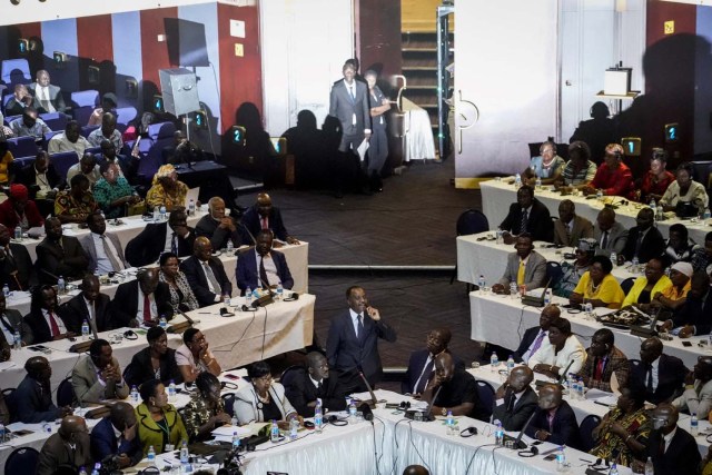 Zimbabwean Senators and Members of Parliament gather on November 21, 2017, for a general session of parliament and senate at the Rainbow Tower Conference Center in Harare, to discuss the impeachment of Zimbabwe President. Parliament prepares to start impeachment proceedings against the President, while ousted vice president who could be the country's next leader, tells him to step down. As the 93-year-old autocrat faced intensifying pressure to quit, southern Africa's regional bloc announced it was dispatching the presidents of Angola and South Africa to Harare to discuss the crisis. / AFP PHOTO / Marco Longari