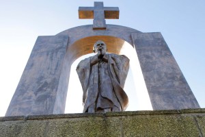 La estatua de Juan Pablo II que siembra discordia en un pueblo francés