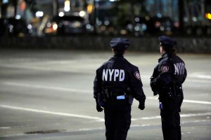 La Policía de Nueva York busca a hombre que perdió un anillo de compromiso