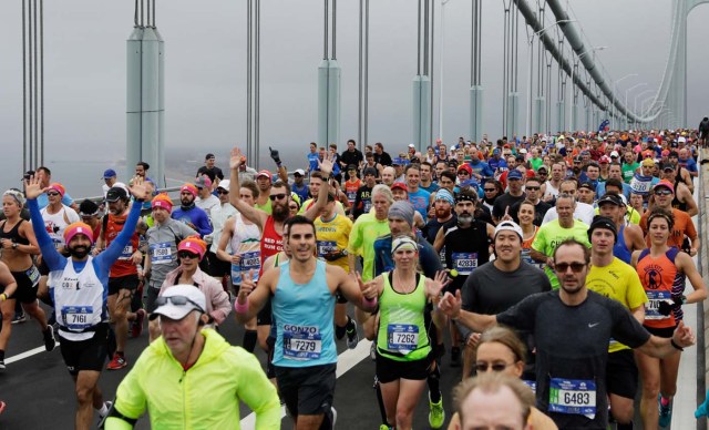 The first wave of runners make their way across the Verrazano-Narrows Bridge during the start of the New York City Marathon in New York, U.S., November 5, 2017. REUTERS/Lucas Jackson
