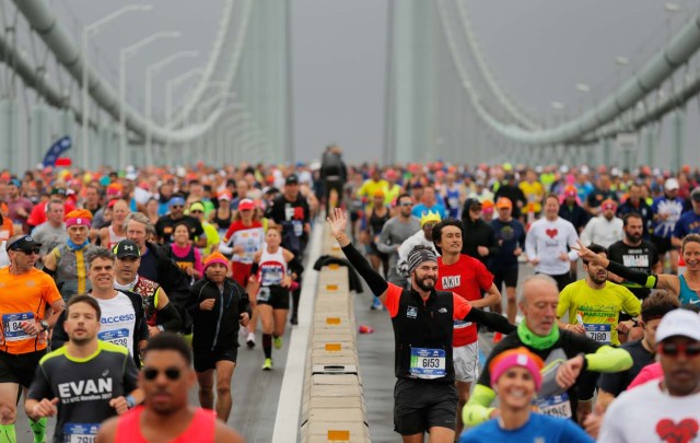 The first wave of runners make their way across the Verrazano-Narrows Bridge during the start of the New York City Marathon in New York, U.S., November 5, 2017. REUTERS/Lucas Jackson