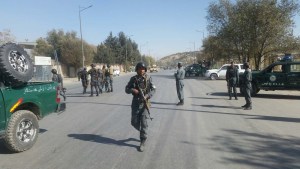 Estado Islámico asume autoría de ataque a canal de televisión en Kabul