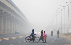 Nueva Delhi paralizada por la contaminación; cierran todas las escuelas (fotos)
