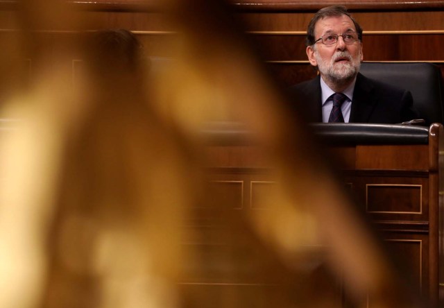 Spain's Prime Minister Mariano Rajoy attends the weekly cabinet control session at Parliament in Madrid, Spain, November 8, 2017. REUTERS/Sergio Perez