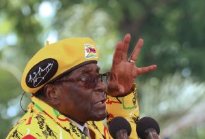 Mugabe, al borde de perder el poder tras 37 años al frente de Zimbabue