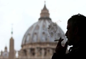 El Papa prohíbe la venta de cigarrillos en Ciudad del Vaticano