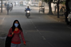 Las escuelas de Nueva Delhi vuelven a abrir a pesar de la contaminación