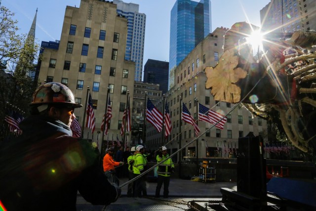 People work on a Christmas tree at Rockefeller Center in New York, U.S., November 11, 2017.  REUTERS/Eduardo Munoz