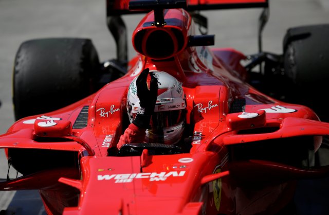 Gran Premio de Brasil 2017 - Sao Paulo, Brasil - 12 de noviembre de 2017 Sebastian Vettel de Ferrari celebra la victoria de la carrera REUTERS / Ueslei Marcelino