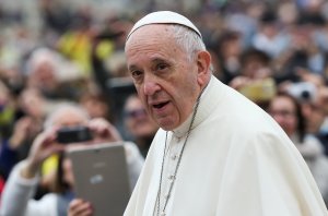 El Papa dice que rezar es un diálogo con Dios y no hablar como papagayos