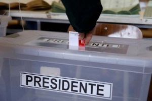 Los chilenos votan para suceder a Bachelet con Piñera de favorito