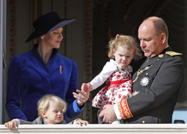 Prince Albert II of Monaco and his wife Princess Charlene hold their twins Prince Jacques and Princess Gabriella as they stand at the Palace Balcony during the celebrations marking Monaco's National Day, November 19, 2017.      REUTERS/Eric Gaillard