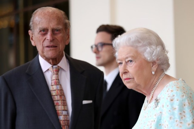 La reina Isabel II y el príncipe Felipe, duque de Edimburgo, en el palacio de Buckingham en Londres, Reino Unido, el 14 de julio de 2017. REUTERS / Chris Jackson