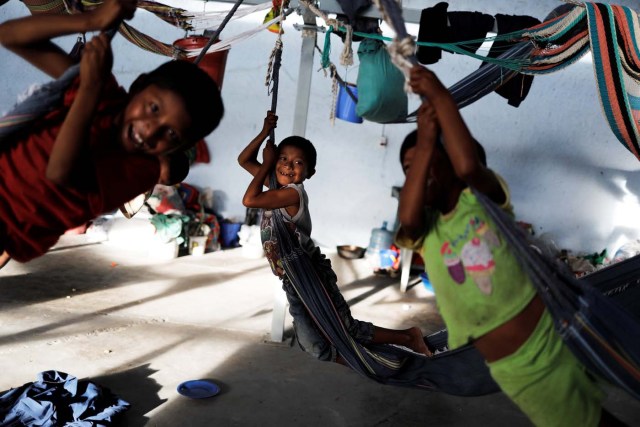 Indigenous Warao children from the Orinoco Delta in eastern Venezuela, play on hammocks at a shelter in Pacaraima, Roraima state, Brazil November 15, 2017. Picture taken November 15, 2017. REUTERS/Nacho Doce