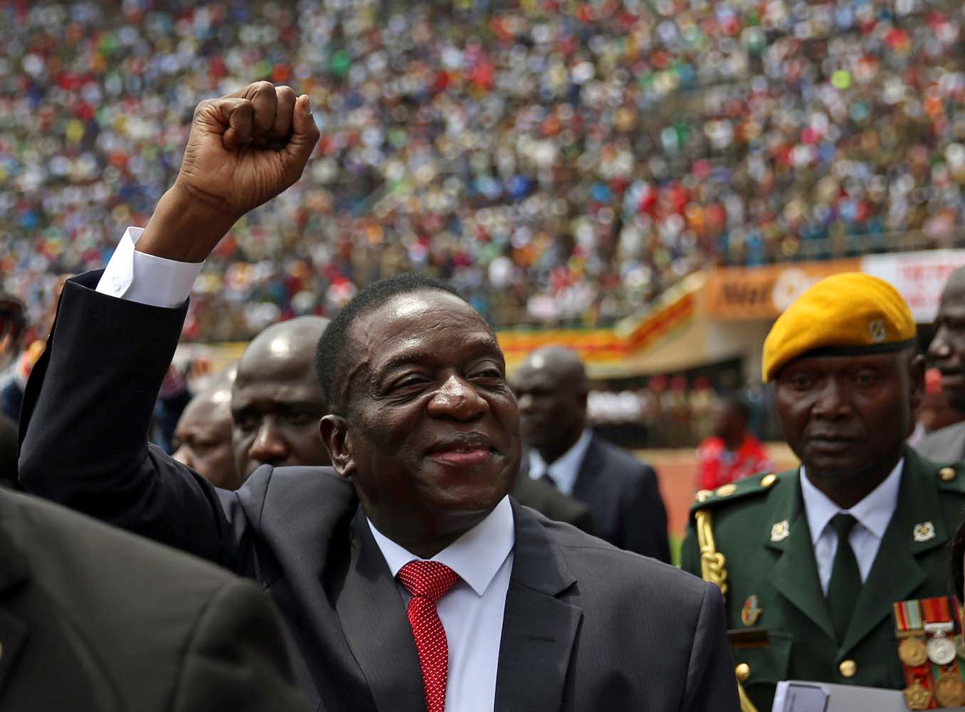 El autor del golpe contra Mugabe jura como vicepresidente de Zimbabue