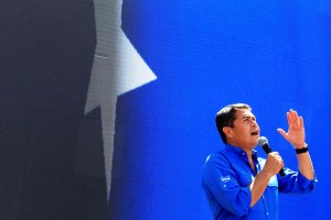 Presidente hondureño se proclama ganador de comicios antes de resultados