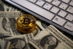 El bitcoin roza los 9.000 dólares y marca su mayor cotización del año