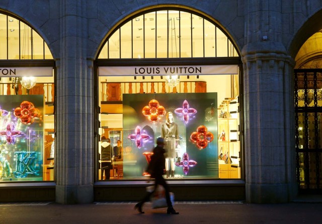 A Louis Vuitton store is seen at the Bahnhofstrasse shopping street in Zurich, Switzerland November 27, 2017. REUTERS/Arnd Wiegmann