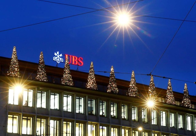 Christmas decorations are seen at the building of Swiss bank UBS at the Paradeplatz square in Zurich, Switzerland, November 27, 2017. REUTERS/Arnd Wiegmann