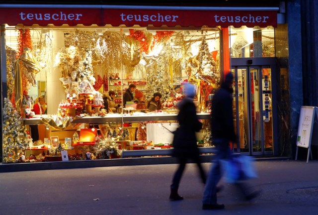 Christmas decorations are at a Teuscher Chocolates store at the Bahnhofstrasse shopping street in Zurich, Switzerland, November 27, 2017. REUTERS/Arnd Wiegmann