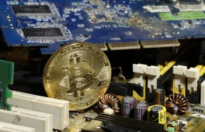 El bitcoin supera por primera vez los 15.000 dólares